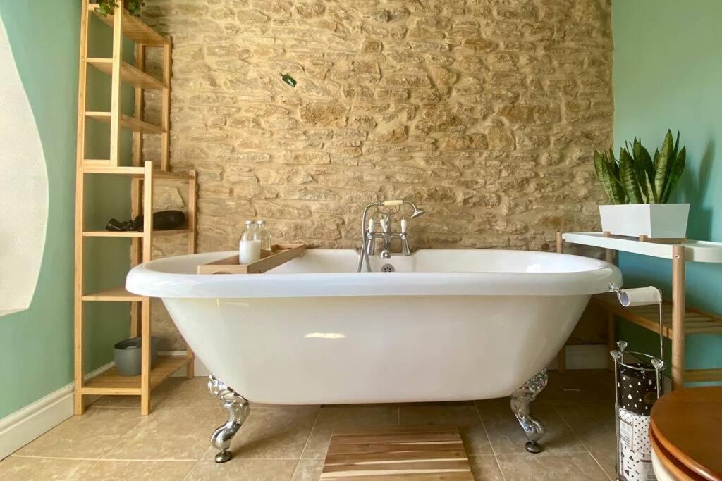 The Explorers Rest - Cottage - Frome Buckland Dinham Экстерьер фото