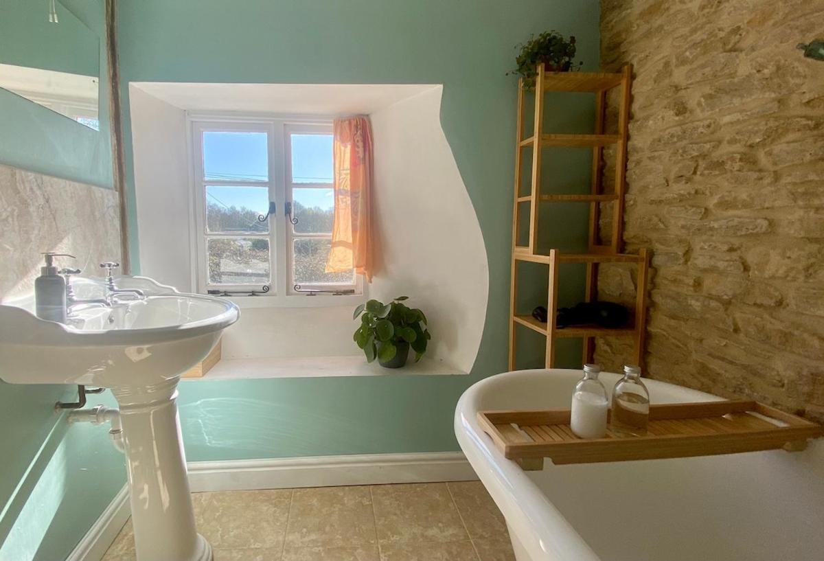 The Explorers Rest - Cottage - Frome Buckland Dinham Экстерьер фото
